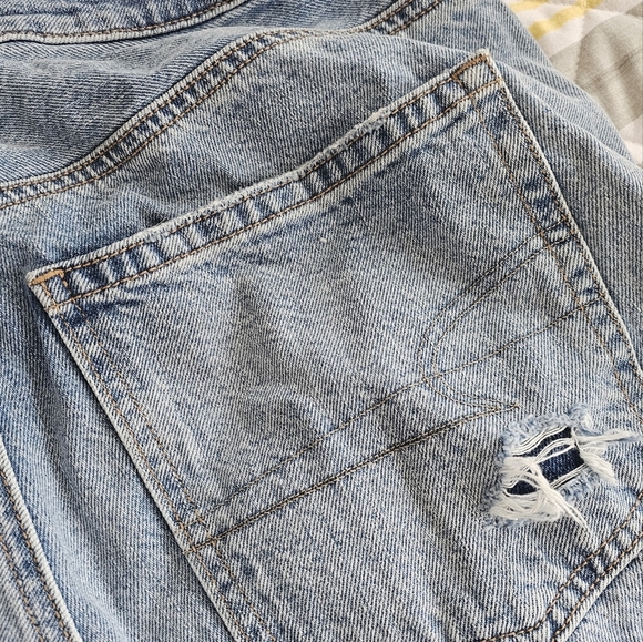 American Eagle AE Highest Rise 90s Boyfriend Jeans Denim sz 12  Distressed - Picture 6 of 9